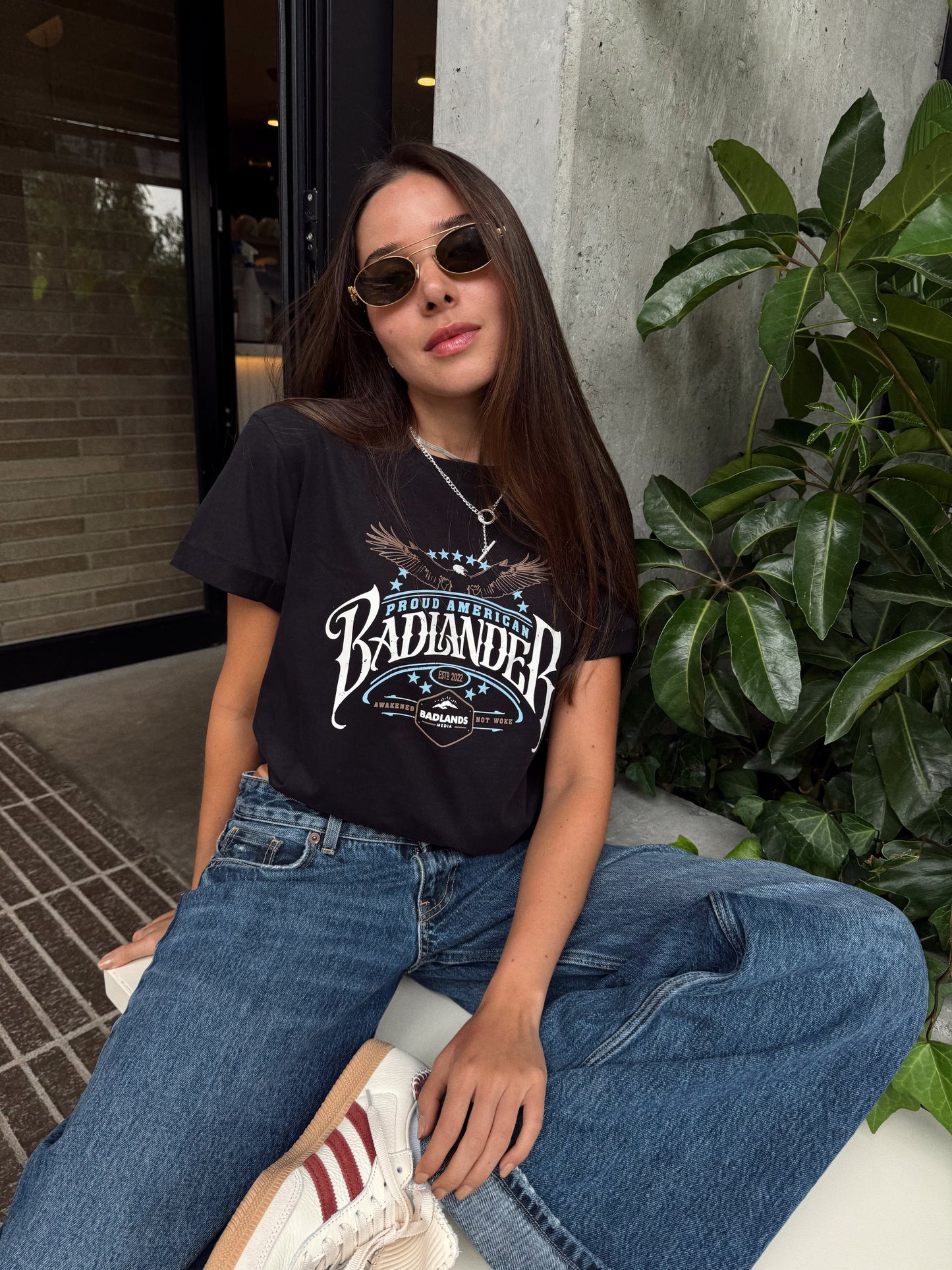 T-SHIRT GRÁFICA PROUD AMERICAN - NEGRO