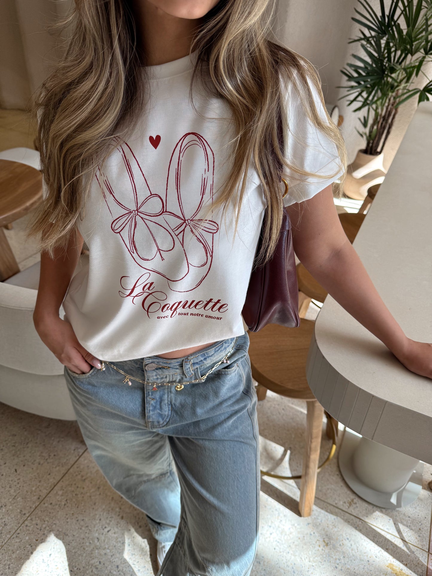 T-SHIRT GRÁFICA LA COQUETTE - MARFIL