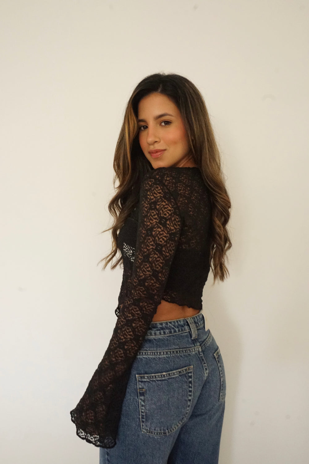 BLUSA BLONDA ASIMÉTRICA - NEGRO