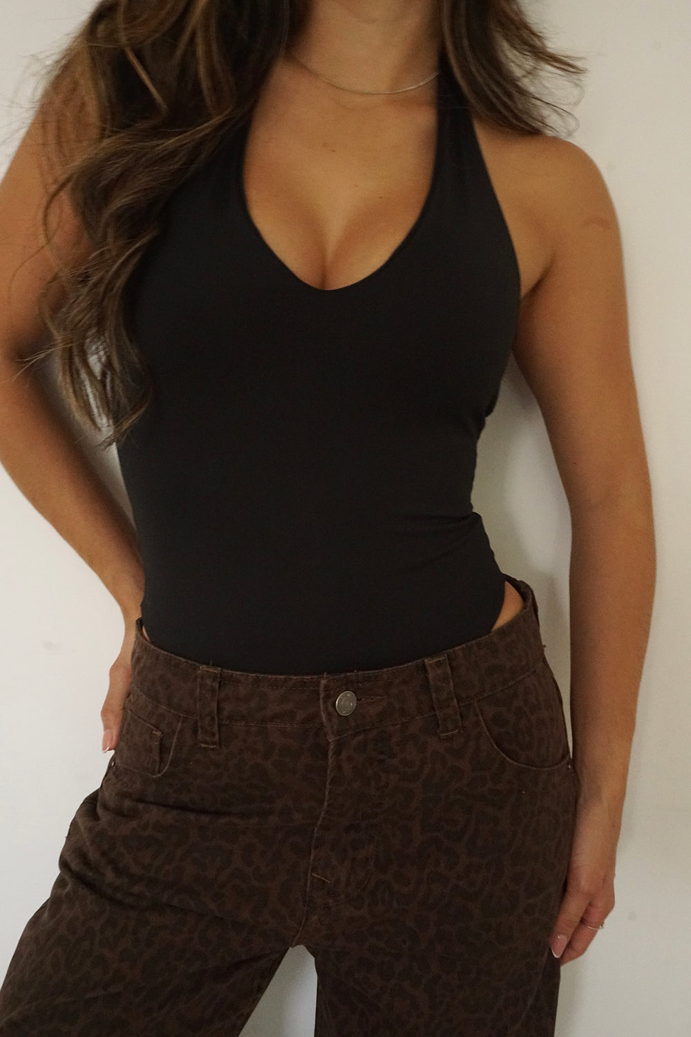 BODY ESCOTE HALTER - NEGRO