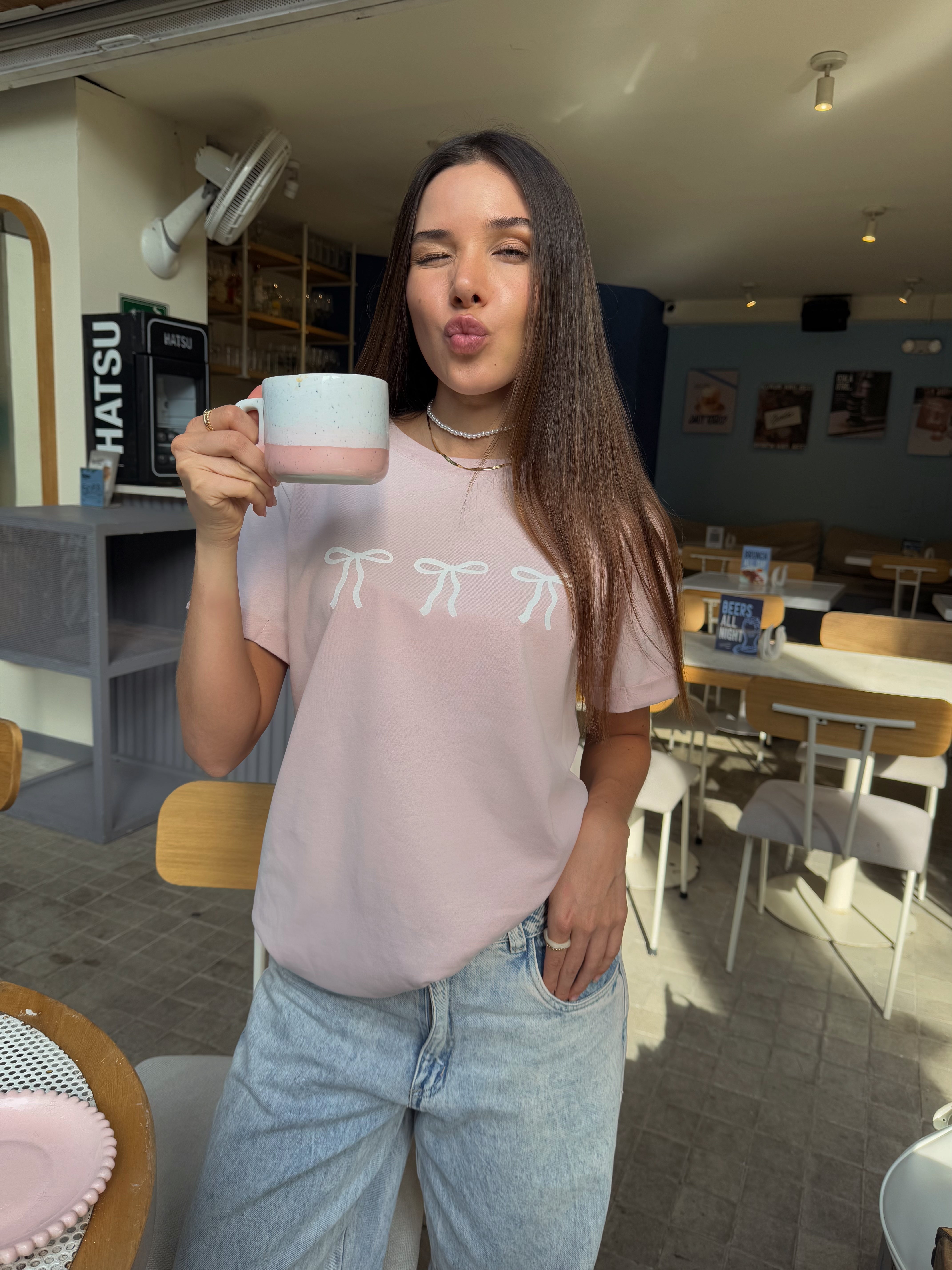 T-SHIRT GRÁFICA KIUV - ROSADO