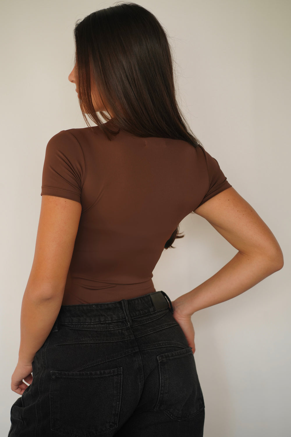 BODY BÁSICO CUELLO REDONDO - CAFÉ