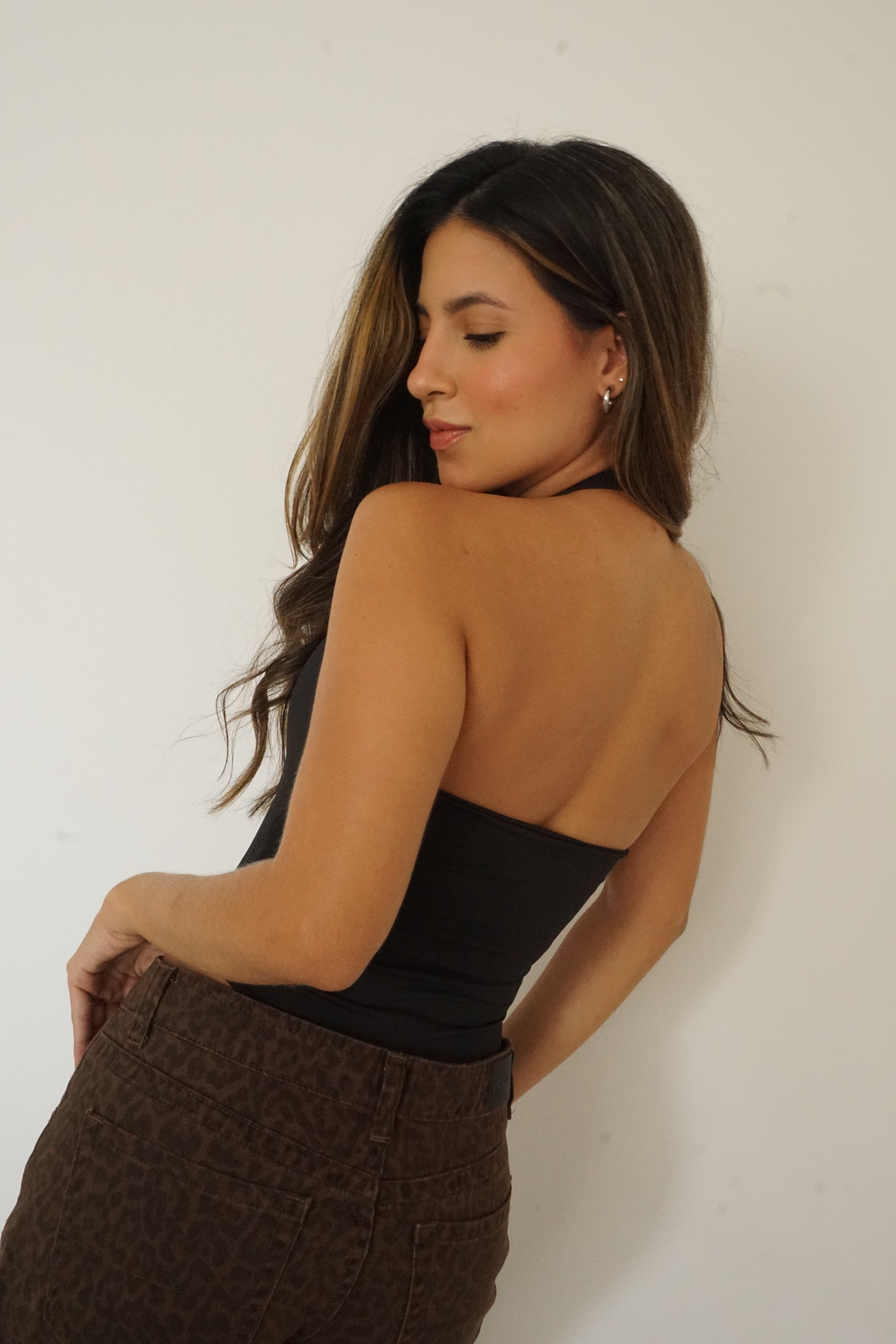 BODY ESCOTE HALTER - NEGRO