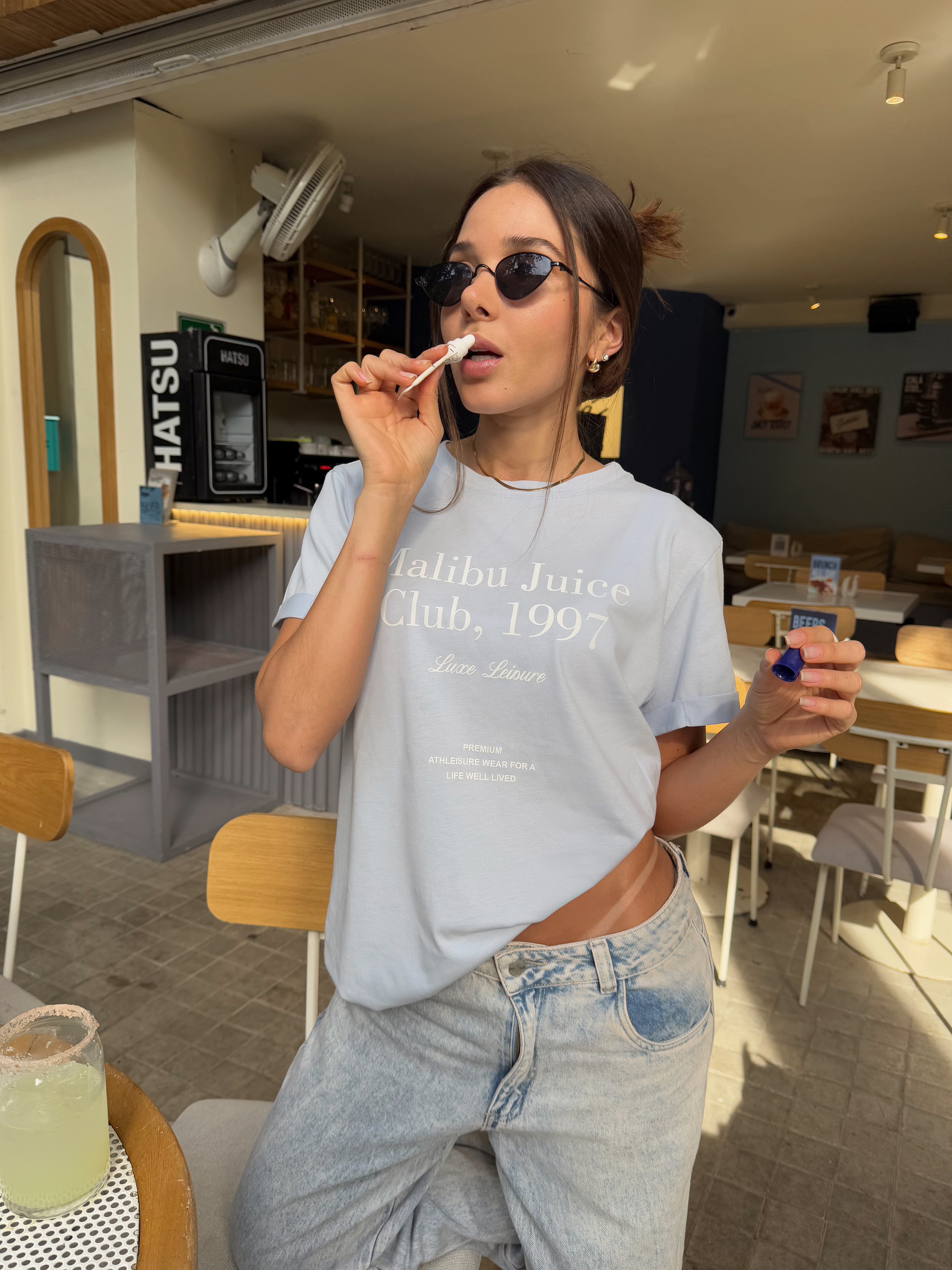 T-SHIRT GRÁFICA MALIBÚ - AZUL