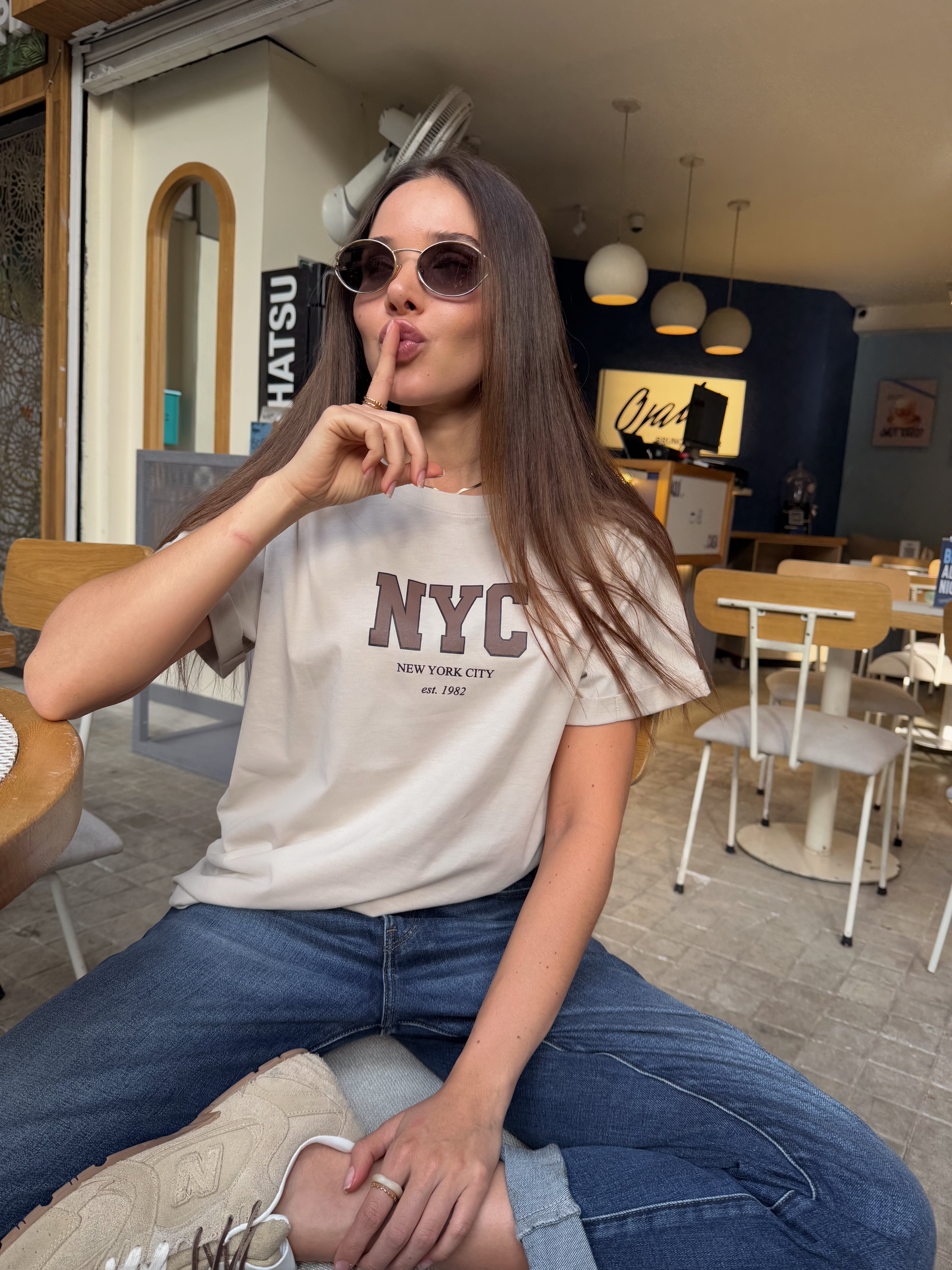 T-SHIRT GRÁFICA NYC - BEIGE