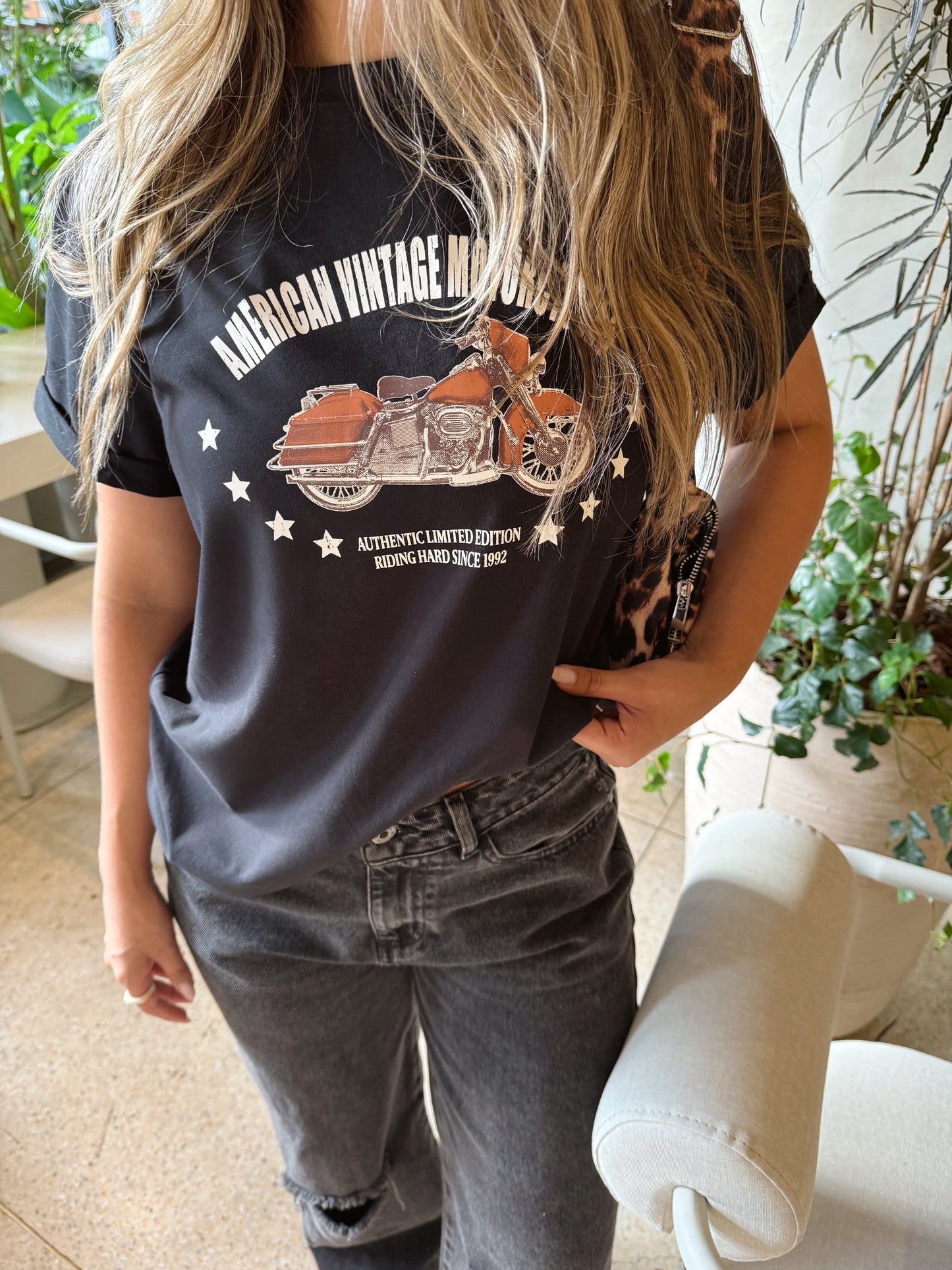 T-SHIRT GRÁFICA MOTORCYCLES - NEGRO