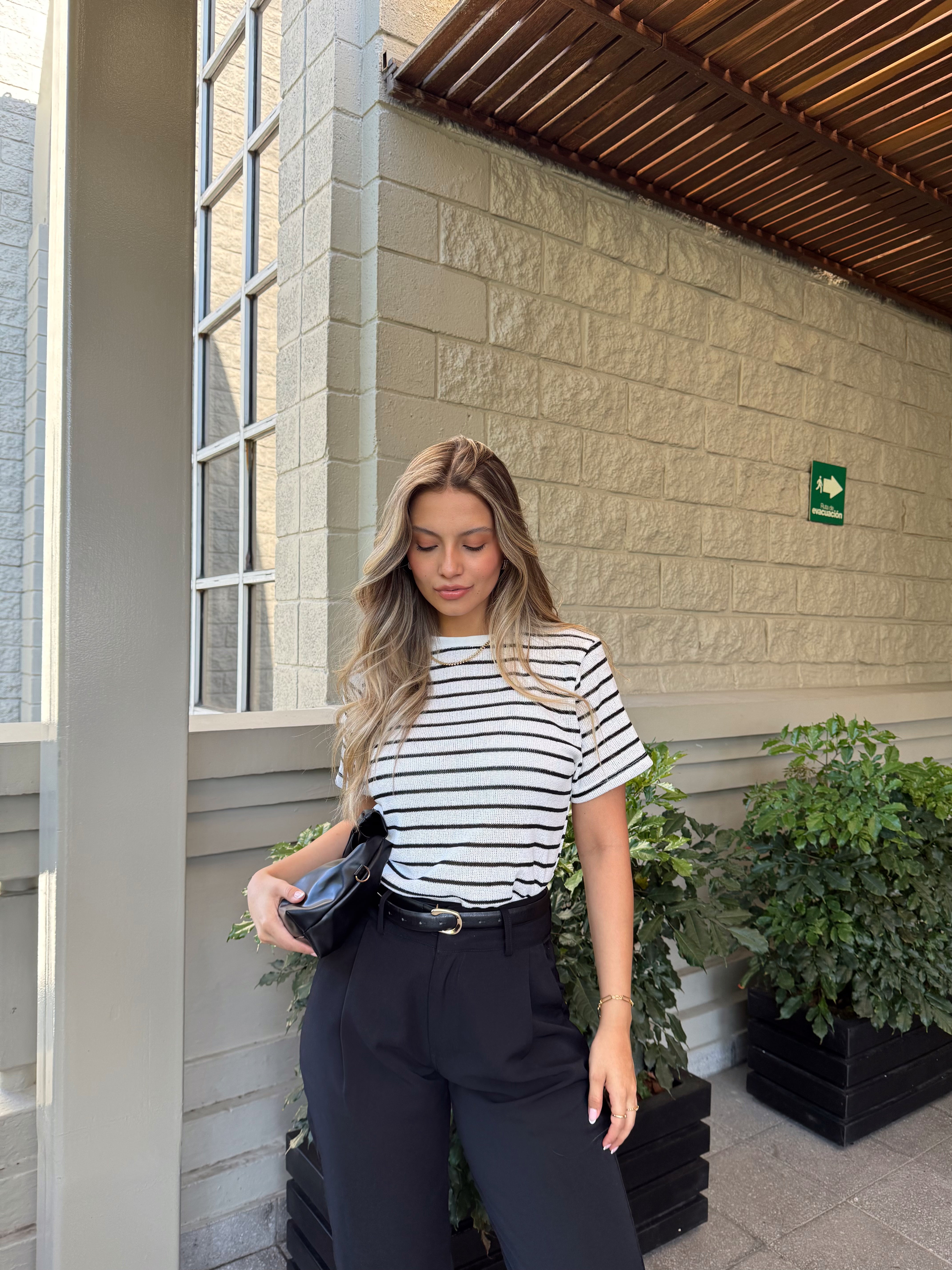 T-SHIRT BÁSICA RAYAS - NEGRO