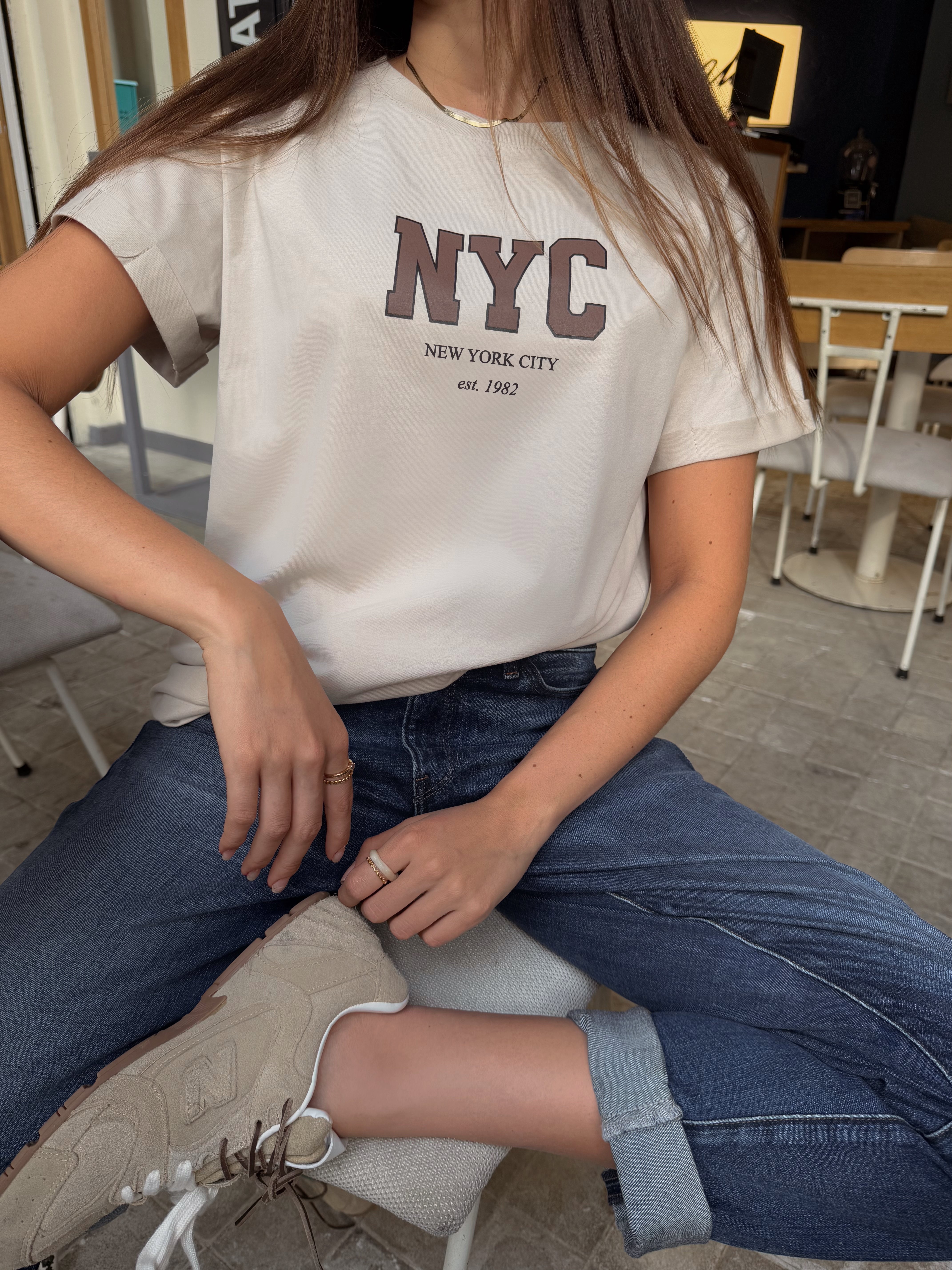 T-SHIRT GRÁFICA NYC - BEIGE