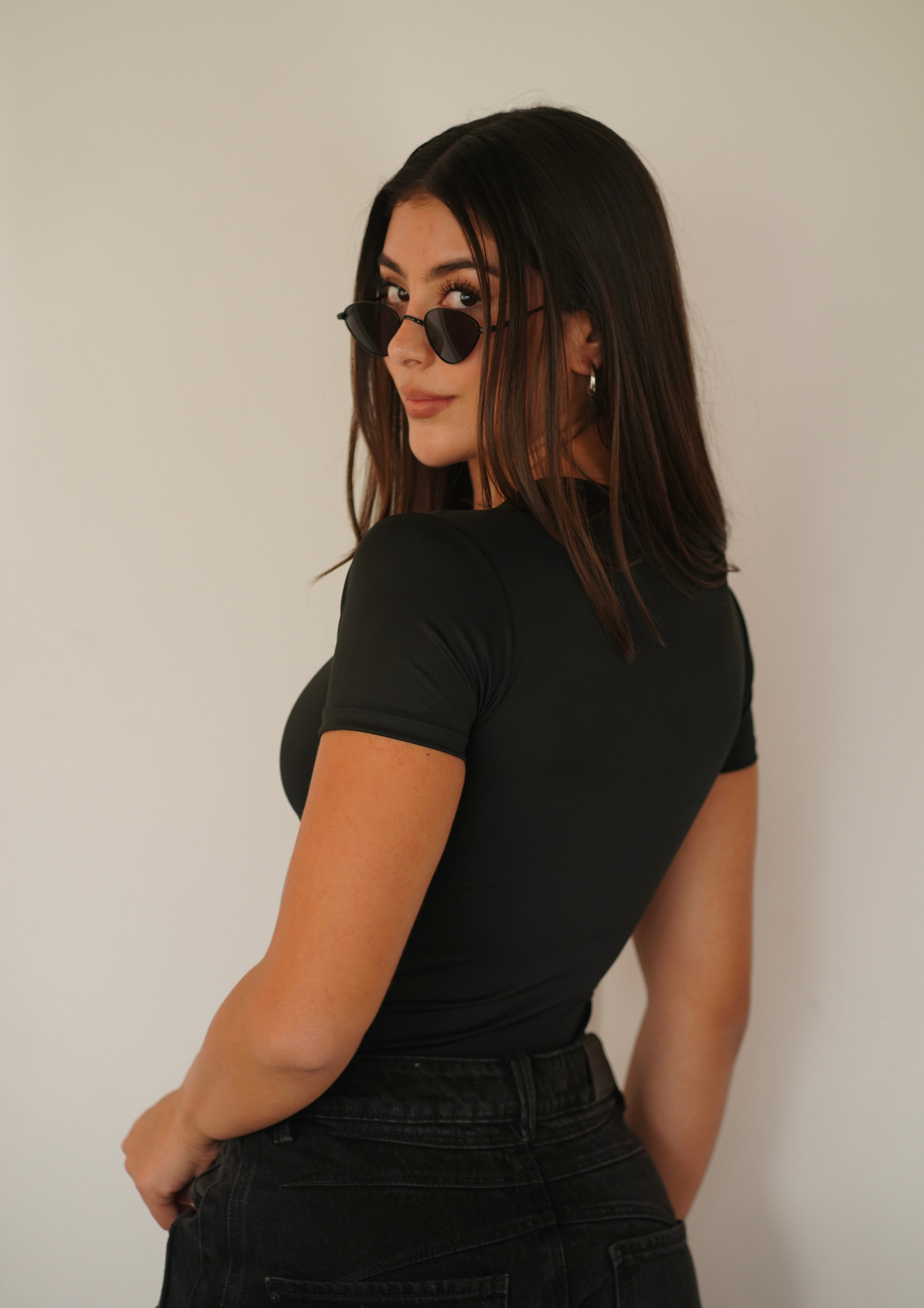 BODY BÁSICO CUELLO REDONDO - NEGRO